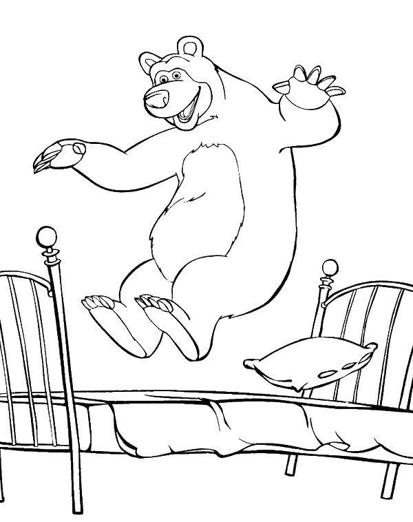 Раскраски медведь, медведица, медвежонок  Миша прыгает на кровати