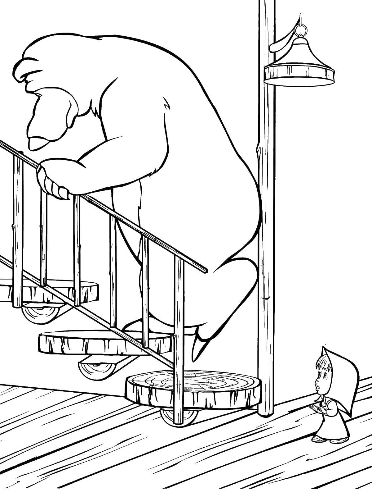 Раскраски медведь, медведица, медвежонок  Миша поднимается по лестнице