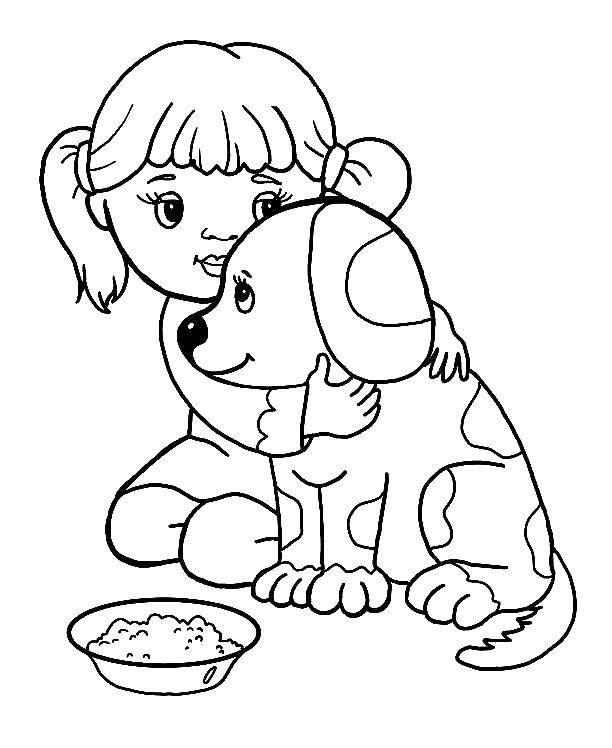   Девочка кормит свою собачку